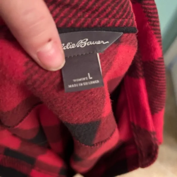 NWT Eddie Bauer Red and Black Plaid Fleece Button-Up Shirt - Picture 5 of 5